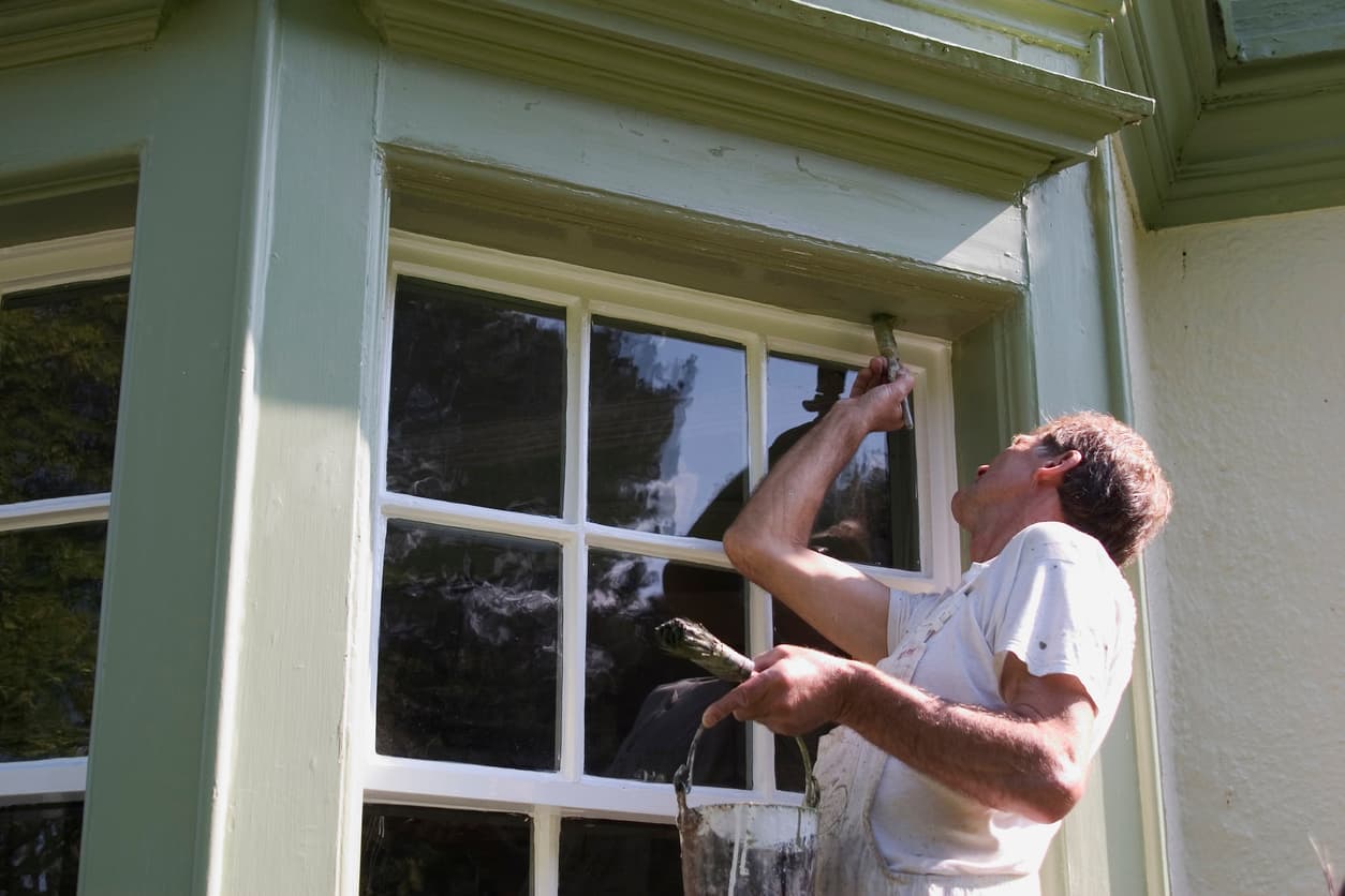 Peinture sous fenêtre