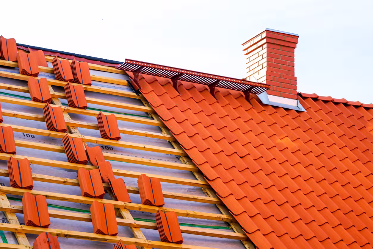 Toiture tuiles en construction
